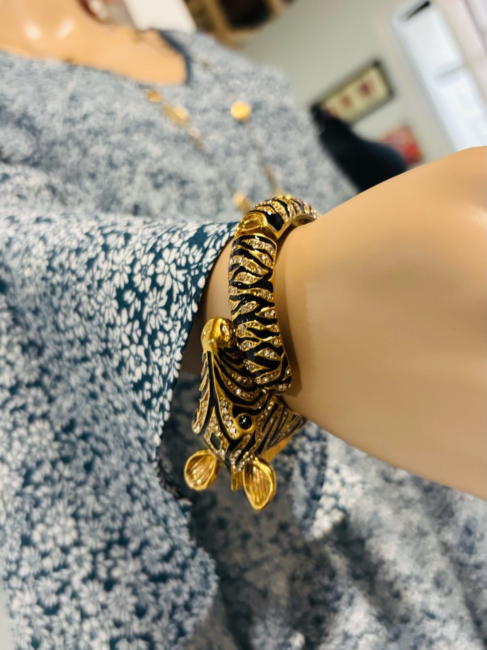 Vintage❤️J. Crew Zebra Gold Rhinestone Bracelet - Picture 2 of 8
